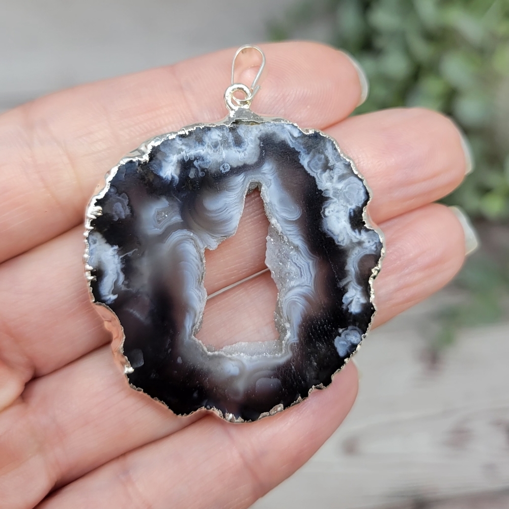 Oco Agate Pendant Silver Plated.
